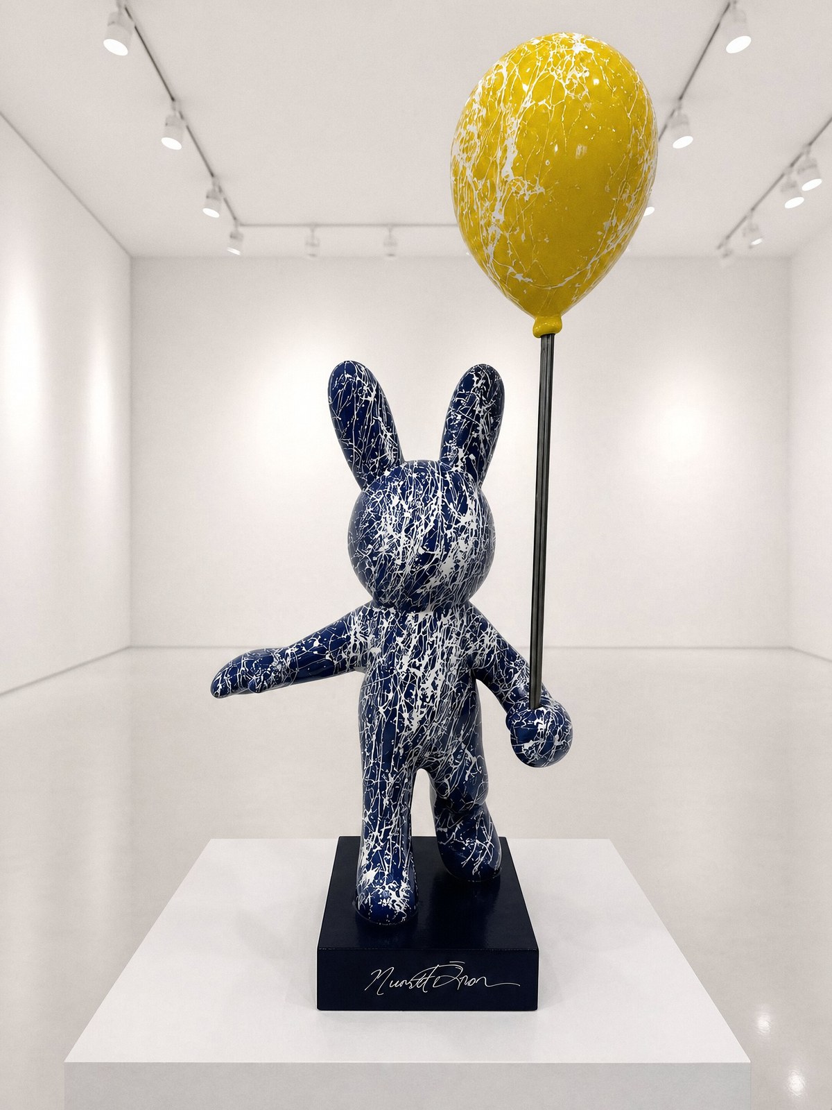 Miro NÖ-MI-01 — Nursel Önen pop-art heykeli