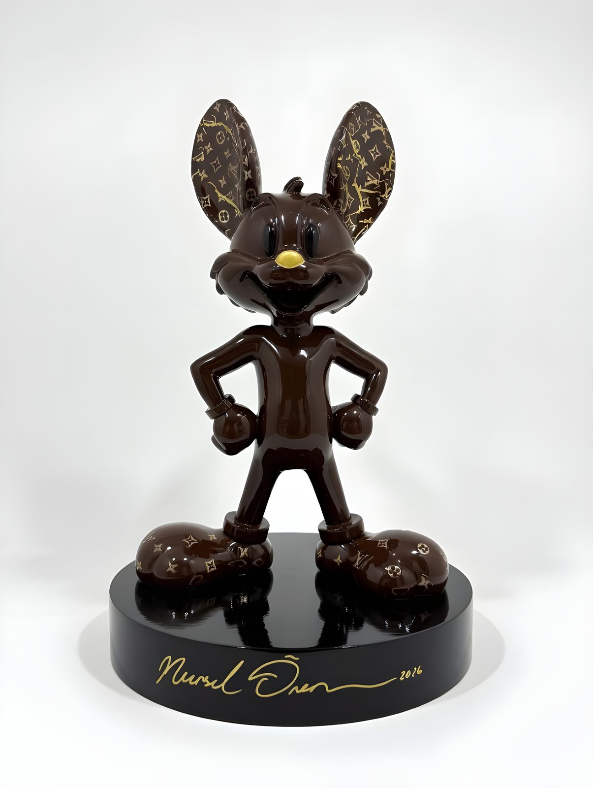 Mr Roo, brown figure with gold monogram pattern, hands on hips, pop-art sculpture by Nursel Önen, NÖ-MR-19, View 2