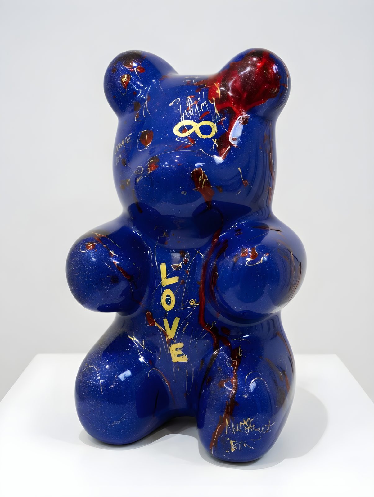 Pandy, blue figure with red splashes and golden LOVE lettering, pop-art sculpture by Nursel Önen, NÖ-PA-20